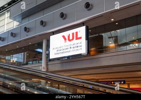 La segnaletica YUL è visibile all'Aeroporto Internazionale di Montreal-Trudeau a Dorval, QC, Canada. Foto Stock
