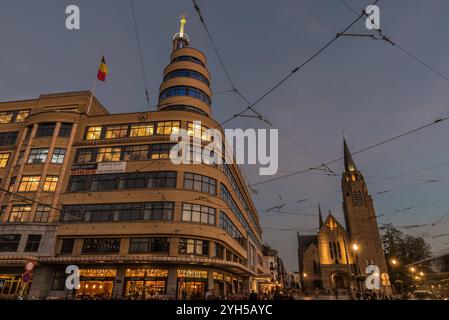 Ixelles, Bruxelles - Belgio - 10 09 2018: Place Flagey a tarda notte in estate Foto Stock