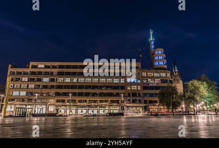 Ixelles, Bruxelles - Belgio - 10 09 2018: Place Flagey a tarda notte in estate Foto Stock