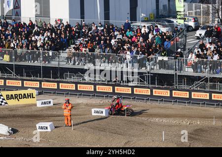 Milano, la Champions Charity Race durante l'edizione EICMA per i 110 anni del Salone del ciclo e della Moto a Rho Fiera Milano. Nella foto: Carlos Checa Foto Stock