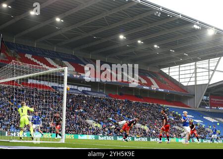 Cardiff, Regno Unito. 9 novembre 2024. Rubin Colwill del Cardiff City salta e si dirige lontano. Partita del campionato EFL Skybet, Cardiff City contro Blackburn Rovers al Cardiff City Stadium di Cardiff, Galles, sabato 9 novembre 2024. Questa immagine può essere utilizzata solo per scopi editoriali. Solo per uso editoriale, foto di Andrew Orchard/Andrew Orchard fotografia sportiva/Alamy Live news credito: Andrew Orchard fotografia sportiva/Alamy Live News Foto Stock