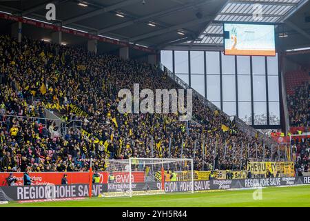 Mainz, Germania. 9 novembre 2024. Mainz, Germania, 09 novembre 2024: Tifosi del Borussia Dortmund prima della partita di calcio 1.Bundesliga tra 1.FSV Mainz 05 e Borussia Dortmund alla MEWA Arena di Mainz, Germania Philipp Kresnik (Philipp Kresnik/SPP) crediti: SPP Sport Press Photo. /Alamy Live News Foto Stock