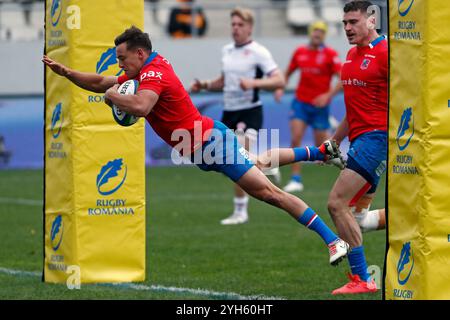 Bucarest, Romania. 9 novembre 2024. Benjamin Videla (L) del Cile segna una meta durante una partita internazionale di test di rugby tra Canada e Cile allo stadio Arcul de Triumf di Bucarest, Romania, 9 novembre 2024. Crediti: Cristian Cristel/Xinhua/Alamy Live News Foto Stock