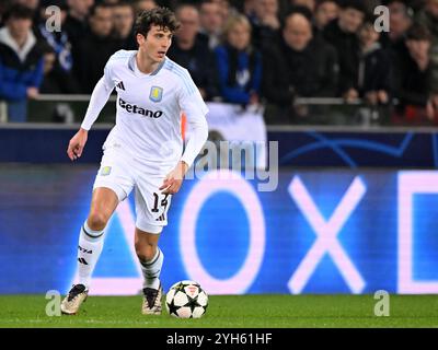 BRUGGE - Pau Torres dell'Aston Villa FC durante la partita di UEFA Champions League tra Club Brugge e Aston Villa FC allo stadio Jan Breydel il 6 novembre 2024 a Bruges, Belgi'. ANP | Hollandse Hoogte | Gerrit van Keulen Foto Stock