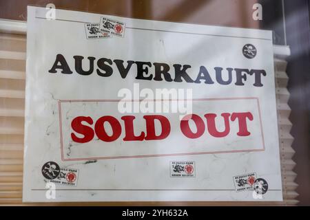 Amburgo, Germania. 9 novembre 2024. 1) Bundesliga - FC St. Pauli - FC Bayern München am 09.11.2024 im Millerntor-Stadion di Amburgo Ausverkauft Schild - sold out foto: Osnapix le normative DFL vietano qualsiasi uso di fotografie come sequenze di immagini e/o quasi-video crediti: dpa/Alamy Live News Foto Stock