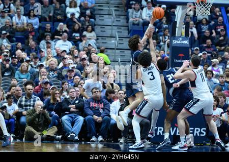 Hartford, Connecticut, Stati Uniti. 9 novembre 2024. Durante la partita di pallacanestro NCAA tra i Wildcats del New Hampshire all'UConn Huskies (3) allo ZL Center di Hartford CT (immagine di credito: © James Patrick Cooper/ZUMA Press Wire) SOLO PER USO EDITORIALE! Non per USO commerciale! Foto Stock