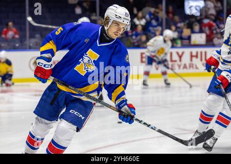 Rochester, New York, Stati Uniti. 8 novembre 2024. L'attaccante dei Rochester Americans Ryan Johnson (23) pattina in scalda indossando una maglia da hockey giovanile locale prima di una partita contro gli Hartford Wolf Pack. I Rochester Americans ospitarono l'Hartford Wolf Pack in una partita della American Hockey League alla Blue Cross Arena di Rochester, New York. (Jonathan Tenca/CSM). Crediti: csm/Alamy Live News Foto Stock