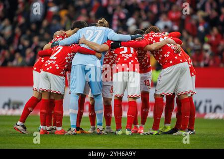 Mannschaftskreis Mainz, FSV Mainz 05 vs Borussia Dortmund, Fussball, Bundesliga, Saison 2024/2025, 09.11.2024 foto: Eibner-Pressefoto/Alexander Neis i regolamenti DFB vietano qualsiasi uso di fotografie come sequenze di immagini e/o quasi-video. SOLO per uso editoriale agenzie di stampa nazionali e internazionali Foto Stock