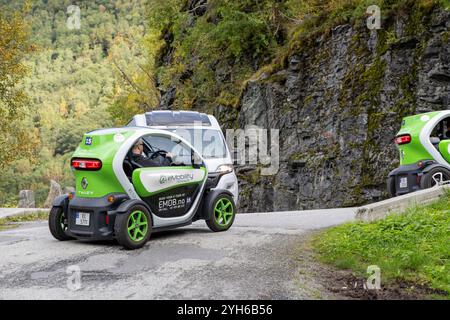 Auto elettriche a due posti Renault Twizy a noleggio da emobility a Geiranger, per esplorare l'area patrimonio mondiale intorno a geirangerfjord, Norvegia Foto Stock