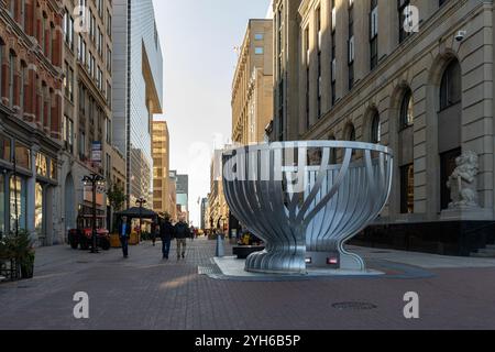 Ottawa, Canada - 17 ottobre 2024: Sparks Street nel centro di Ottawa. Lord Stanley's Gift Monument Foto Stock