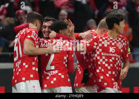 Mainz, Germania. 9 novembre 2024. Calcio: Bundesliga, FSV Mainz 05 - Borussia Dortmund, Matchday 10, Mewa Arena. Credito: Thomas Frey/dpa - NOTA IMPORTANTE: In conformità con le normative della DFL German Football League e della DFB German Football Association, è vietato utilizzare o far utilizzare fotografie scattate nello stadio e/o della partita sotto forma di immagini sequenziali e/o serie di foto video./dpa/Alamy Live News Foto Stock