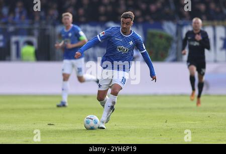 Darmstadt, Germania. 9 novembre 2024. 09.11.2024, xdcx, Fussball 2. Bundesliga, SV Darmstadt 98 - Hertha BSC Berlin, emonline, emspor, despor, v.l., PHILIPP FÖRSTER (SV DARMSTADT 98) LE NORMATIVE DFL/DFB VIETANO QUALSIASI USO DI FOTOGRAFIE COME SEQUENZE DI IMMAGINI E/O QUASI-VIDEO. Credito: dpa/Alamy Live News Foto Stock