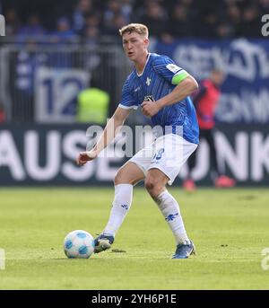 Darmstadt, Germania. 9 novembre 2024. 09.11.2024, xdcx, Fussball 2. Bundesliga, SV Darmstadt 98 - Hertha BSC Berlin, emonline, emspor, despor, v.l., CLEMENS RIEDEL (SV DARMSTADT 98) LE NORMATIVE DFL/DFB VIETANO QUALSIASI USO DI FOTOGRAFIE COME SEQUENZE DI IMMAGINI E/O QUASI-VIDEO. Credito: dpa/Alamy Live News Foto Stock