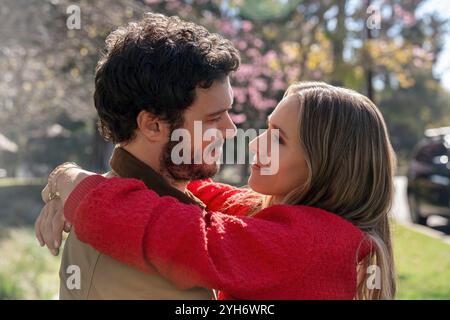 ADAM BRODY e KRISTEN BELL in NOBODY WANTS THIS (2024), diretto da GREG MOTTOLA, HANNAH FIDELL e KAREN MAINE. Credito: 20th Television / 3 Arts Entertainment / album Foto Stock