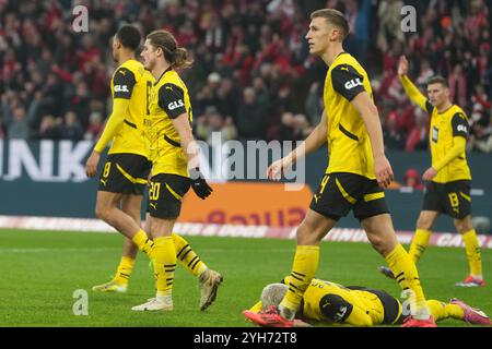 Mainz, Germania. 9 novembre 2024. Calcio: Bundesliga, FSV Mainz 05 - Borussia Dortmund, giorno 10, delusione a Dortmund dopo la sconfitta. Credito: Thomas Frey/dpa - NOTA IMPORTANTE: In conformità con le normative della DFL German Football League e della DFB German Football Association, è vietato utilizzare o far utilizzare fotografie scattate nello stadio e/o della partita sotto forma di immagini sequenziali e/o serie di foto video./dpa/Alamy Live News Foto Stock