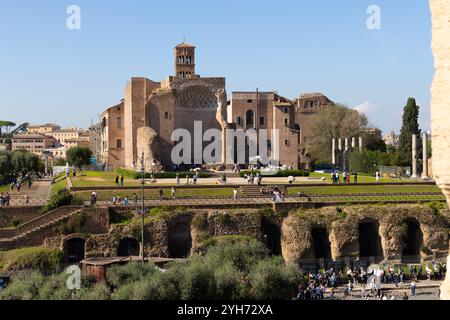 Vista dal Colosseo verso il foro Romano, Roma, Italia Foto Stock