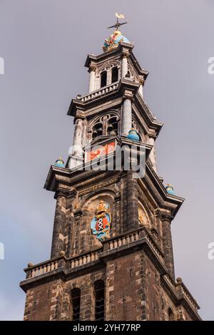 La Westerkerk è una chiesa riformata all'interno del calvinismo protestante olandese nel centro di Amsterdam. Si trova nella parte più occidentale di Grachtengordel. Foto Stock