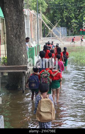 Crediamo al bambino di oggi, al futuro di domani. Il Bangladesh è un paese a reddito medio-basso. Noi crediamo che se ai nostri figli viene data la giusta opportunità Foto Stock