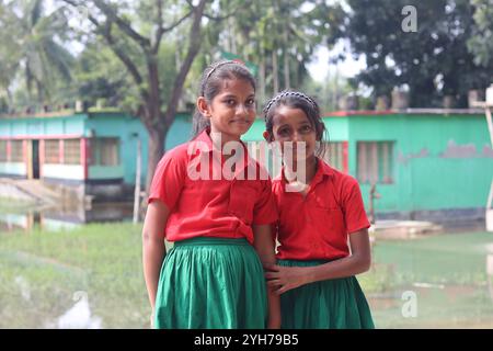 Crediamo al bambino di oggi, al futuro di domani. Il Bangladesh è un paese a reddito medio-basso. Noi crediamo che se ai nostri figli viene data la giusta opportunità Foto Stock