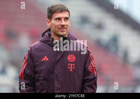 Amburgo, Germania. 9 novembre 2024. 1) Bundesliga - FC St. Pauli - FC Bayern München am 09.11.2024 im Millerntor-Stadion di Amburgo Leon Goretzka (Monaco 8) foto: Le normative DFL vietano qualsiasi uso di fotografie come sequenze di immagini e/o quasi-video crediti: dpa/Alamy Live News Foto Stock