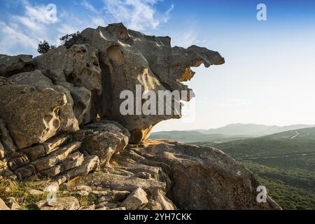 Bizzarre rocce granitiche, roccia dell'Orso, tramonto, Capo d'Orso, Palau, costa Smeralda, Sardegna, Italia, Oceania Foto Stock