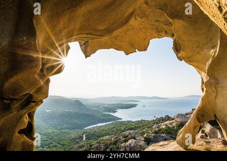 Bizzarre rocce granitiche, roccia dell'Orso, tramonto, Capo d'Orso, Palau, costa Smeralda, Sardegna, Italia, Oceania Foto Stock