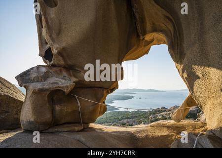 Bizzarre rocce granitiche, roccia dell'Orso, tramonto, Capo d'Orso, Palau, costa Smeralda, Sardegna, Italia, Oceania Foto Stock