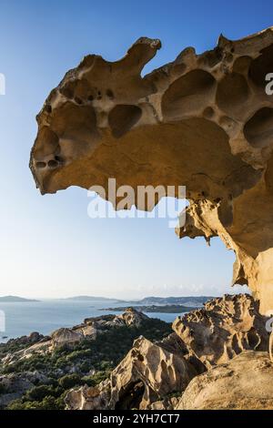 Bizzarre rocce granitiche, roccia dell'Orso, tramonto, Capo d'Orso, Palau, costa Smeralda, Sardegna, Italia, Oceania Foto Stock