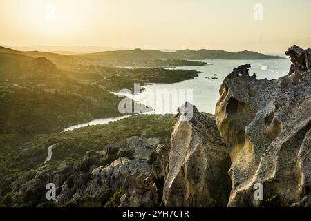 Bizzarre rocce granitiche, roccia dell'Orso, tramonto, Capo d'Orso, Palau, costa Smeralda, Sardegna, Italia, Oceania Foto Stock