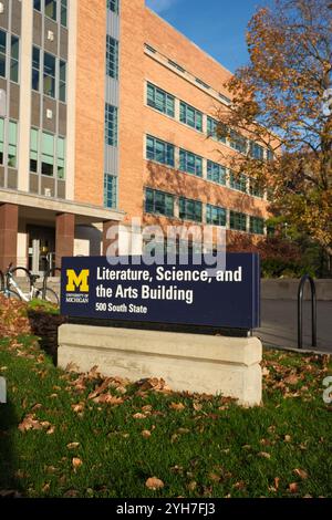 The Literature, Science, and the Arts Building e firma nel campus dell'Università del Michigan, Ann Arbor Michigan USA Foto Stock