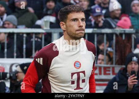 Amburgo, Germania. 9 novembre 2024. 1) Bundesliga - FC St. Pauli - FC Bayern München am 09.11.2024 im Millerntor-Stadion di Amburgo Leon Goretzka (Monaco 8) foto: Le normative DFL vietano qualsiasi uso di fotografie come sequenze di immagini e/o quasi-video crediti: dpa/Alamy Live News Foto Stock