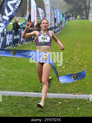 Cardiff, Galles, Regno Unito. 9 novembre 2024. Innes Fitzgerald, vincitrice della gara femminile U20 al Cardiff Cross Challenge inc World Athletics Cross Country Tour (Gold Label), Llandaff Fields, Cardiff, Galles, il 9 novembre 2024. Foto di Gary Mitchell/Alamy Live News Credit: Gary Mitchell, GMP Media/Alamy Live News Credit: Gary Mitchell, GMP Media/Alamy Live News Foto Stock