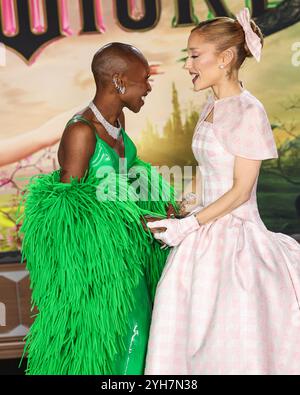 LOS ANGELES, CALIFORNIA, USA - 09 NOVEMBRE: Cynthia Erivo e Ariana grande Butera arrivano alla prima di Los Angeles della Universal Pictures 'Wicked' tenutasi al Dorothy Chandler Pavilion al Music Center il 9 novembre 2024 a Los Angeles, California, Stati Uniti. (Foto di Xavier Collin/Image Press Agency) Foto Stock