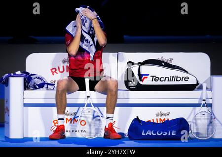 Torino, Italia. 10 novembre 2024. Daniil Medvedev reagisce durante&#xa0;la partita di tennis singolo contro Taylor Fritz, degli Stati Uniti durante le finali ATP World Tour al Pala Alpitour di Torino, Italia - Sport - domenica 10 novembre 2024. (Foto di Marco Alpozzi/Lapresse) credito: LaPresse/Alamy Live News Foto Stock