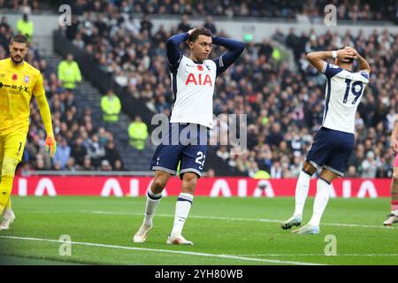 Londra, Regno Unito. 10 novembre 2024. Il centrocampista del Tottenham Hotspur Brennan Johnson (22) perde una chance a 0-0 durante la partita Tottenham Hotspur FC contro Ipswich Town FC English Premier League al Tottenham Hotspur Stadium, Londra, Inghilterra, Regno Unito il 10 novembre 2024 Credit: Every Second Media/Alamy Live News Foto Stock