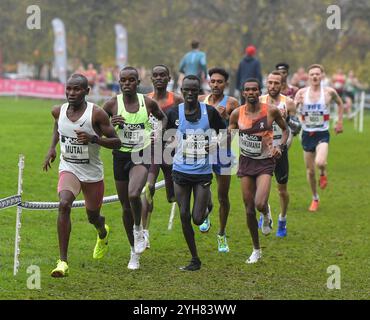 Cardiff, Galles, Regno Unito. 9 novembre 2024. Keneth Kiprop dell'Uganda, vincitrice della gara maschile senior al Cardiff Cross Challenge inc World Athletics Cross Country Tour (Gold Label), Llandaff Fields, Cardiff, Galles il 9 novembre 2024. Foto di Gary Mitchell Credit: Gary Mitchell, GMP Media/Alamy Live News Foto Stock