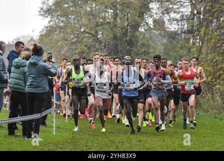 Cardiff, Galles, Regno Unito. 9 novembre 2024. Keneth Kiprop dell'Uganda, vincitrice della gara maschile senior al Cardiff Cross Challenge inc World Athletics Cross Country Tour (Gold Label), Llandaff Fields, Cardiff, Galles il 9 novembre 2024. Foto di Gary Mitchell Credit: Gary Mitchell, GMP Media/Alamy Live News Foto Stock