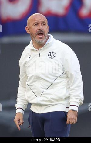 Roma, Italia. 10 novembre 2024. Vincenzo Italiano capo allenatore del Bologna reagisce durante la partita di campionato italiano di serie A tra AS Roma e Bologna FC il 10 novembre 2024 allo Stadio Olimpico di Roma. Crediti: Federico Proietti / Alamy Live News Foto Stock