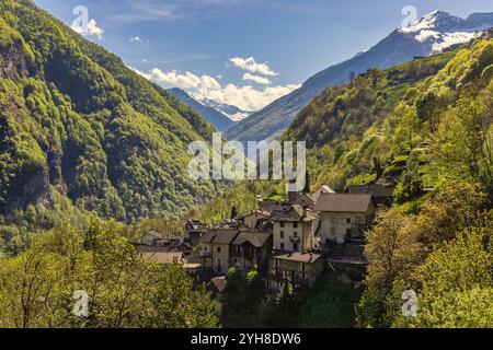 Paese di Brontallo in Val Lavizzara Foto Stock