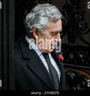 Downing Street, Londra, Regno Unito, 10 novembre 2024. Gordon Brown, ex primo ministro ed ex leader del Partito Laburista. I politici, tra cui gli ex primi ministri, sono visti camminare per Downing Street sulla strada per partecipare alla cerimonia della domenica della memoria a Whitehall a Westminster. Crediti: Imageplotter/Alamy Live News Foto Stock