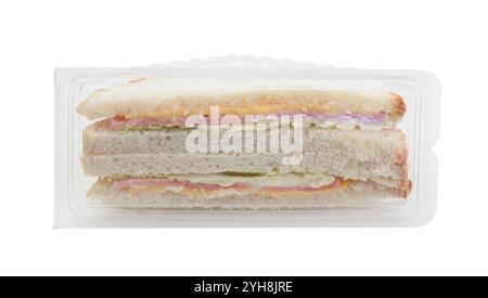 Sandwich con prosciutto fresco in confezione trasparente isolata su bianco. Foto Stock