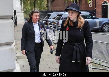 Downing Street, Londra, Regno Unito. 10 novembre 2024. Angela Rayner, Vice primo Ministro, Segretario di Stato per l'edilizia abitativa e le Comunità, deputato per Ashton-under-Lyne. Rachel Reeves, Cancelliere dello Scacchiere, deputato Leeds West e Pudsey. I politici, tra cui gli ex primi ministri, sono visti camminare per Downing Street sulla strada per partecipare alla cerimonia della domenica della memoria a Whitehall a Westminster. Crediti: Imageplotter/Alamy Live News Foto Stock