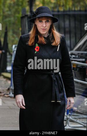 Downing Street, Londra, Regno Unito. 10 novembre 2024. Angela Rayner, Vice primo Ministro, Segretario di Stato per l'edilizia abitativa e le Comunità, deputato per Ashton-under-Lyne. Rachel Reeves, Cancelliere dello Scacchiere, deputato Leeds West e Pudsey. I politici, tra cui gli ex primi ministri, sono visti camminare per Downing Street sulla strada per partecipare alla cerimonia della domenica della memoria a Whitehall a Westminster. Crediti: Imageplotter/Alamy Live News Foto Stock