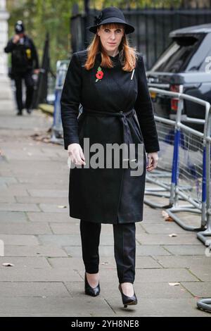 Downing Street, Londra, Regno Unito. 10 novembre 2024. Angela Rayner, Vice primo Ministro, Segretario di Stato per l'edilizia abitativa e le Comunità, deputato per Ashton-under-Lyne. Rachel Reeves, Cancelliere dello Scacchiere, deputato Leeds West e Pudsey. I politici, tra cui gli ex primi ministri, sono visti camminare per Downing Street sulla strada per partecipare alla cerimonia della domenica della memoria a Whitehall a Westminster. Crediti: Imageplotter/Alamy Live News Foto Stock