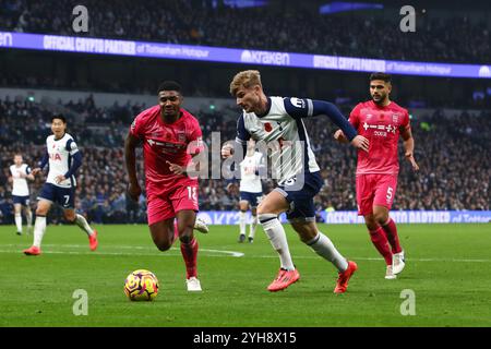 Londra, Regno Unito. 10 novembre 2024. Londra, Inghilterra, 10 ottobre 2024: Timo Werner (16 Tottenham Hotspur) riceve pressione da Ben Johnson (18 Ipswich Town) durante la partita di Premier League tra Tottenham Hotspur e Ipswich Town al Tottenham Hotspur Stadium di Londra, Inghilterra (Alexander Canillas/SPP) credito: SPP Sport Press Photo. /Alamy Live News Foto Stock