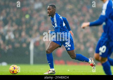 Manchester, Regno Unito. 10 novembre 2024. Old Trafford MANCHESTER, INGHILTERRA - 10 NOVEMBRE: Boubakary Soumaré di Leicester corre con il pallone durante la partita di Premier League 2024/25 Matchweek 11 tra Manchester United FC e Leicester City FC all'Old Trafford il 10 novembre 2024 a Manchester, Inghilterra. (Richard Callis/SPP) credito: SPP Sport Press Photo. /Alamy Live News Foto Stock