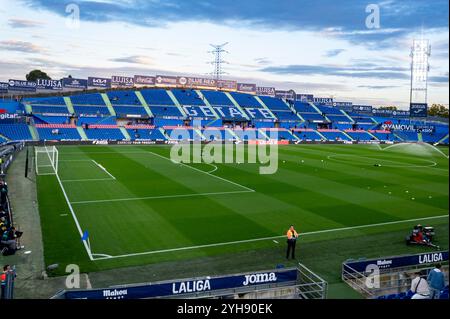 Getafe, Madrid, Spagna. 10 novembre 2024. Una vista generale dello stadio prima della partita di calcio della Liga EA Sports 2024/25 tra il Getafe CF e il Girona FC all'Estadio Coliseum il 10 novembre 2024 a Getafe, Spagna. (Credit Image: © Alberto Gardin/ZUMA Press Wire) SOLO PER USO EDITORIALE! Non per USO commerciale! Foto Stock