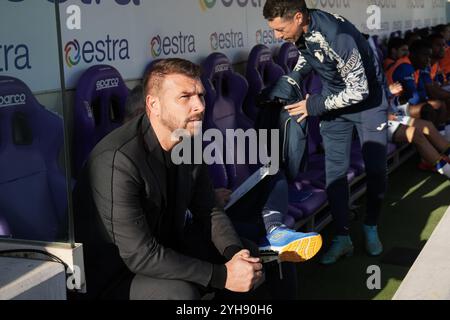 Firenze, Italia. 10 novembre 2024. Il capo allenatore di Verona Paolo Zanetti guarda durante la partita di serie A Enilive 2024/2025 tra Fiorentina e Verona - serie A Enilive allo Stadio Artemio Franchi - Sport, calcio - Firenze, Italia - domenica 10 novembre 2024 (foto di massimo Paolone/LaPresse) crediti: LaPresse/Alamy Live News Foto Stock