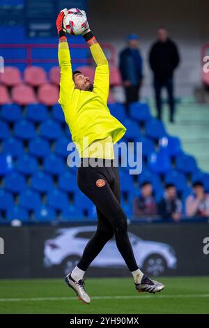 Getafe, Madrid, Spagna. 10 novembre 2024. Paulo Gazzaniga del Girona FC si scalda durante la partita di calcio della Liga EA Sports 2024/25 tra Getafe CF e Girona FC all'Estadio Coliseum il 10 novembre 2024 a Getafe, Spagna. (Credit Image: © Alberto Gardin/ZUMA Press Wire) SOLO PER USO EDITORIALE! Non per USO commerciale! Foto Stock