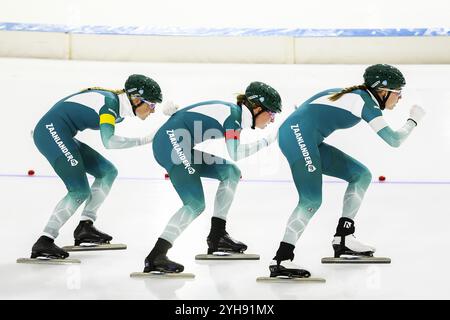 HEERENVEEN - Team AH/Zaanlander Elisa Dul, Melissa Wijfje, Marijke Groenewoud durante NK Ploegenachtervolging nell'ultima giornata del torneo di qualificazione al Mondiale di pattinaggio a Thialf. ANP VINCENT JANNINK Foto Stock